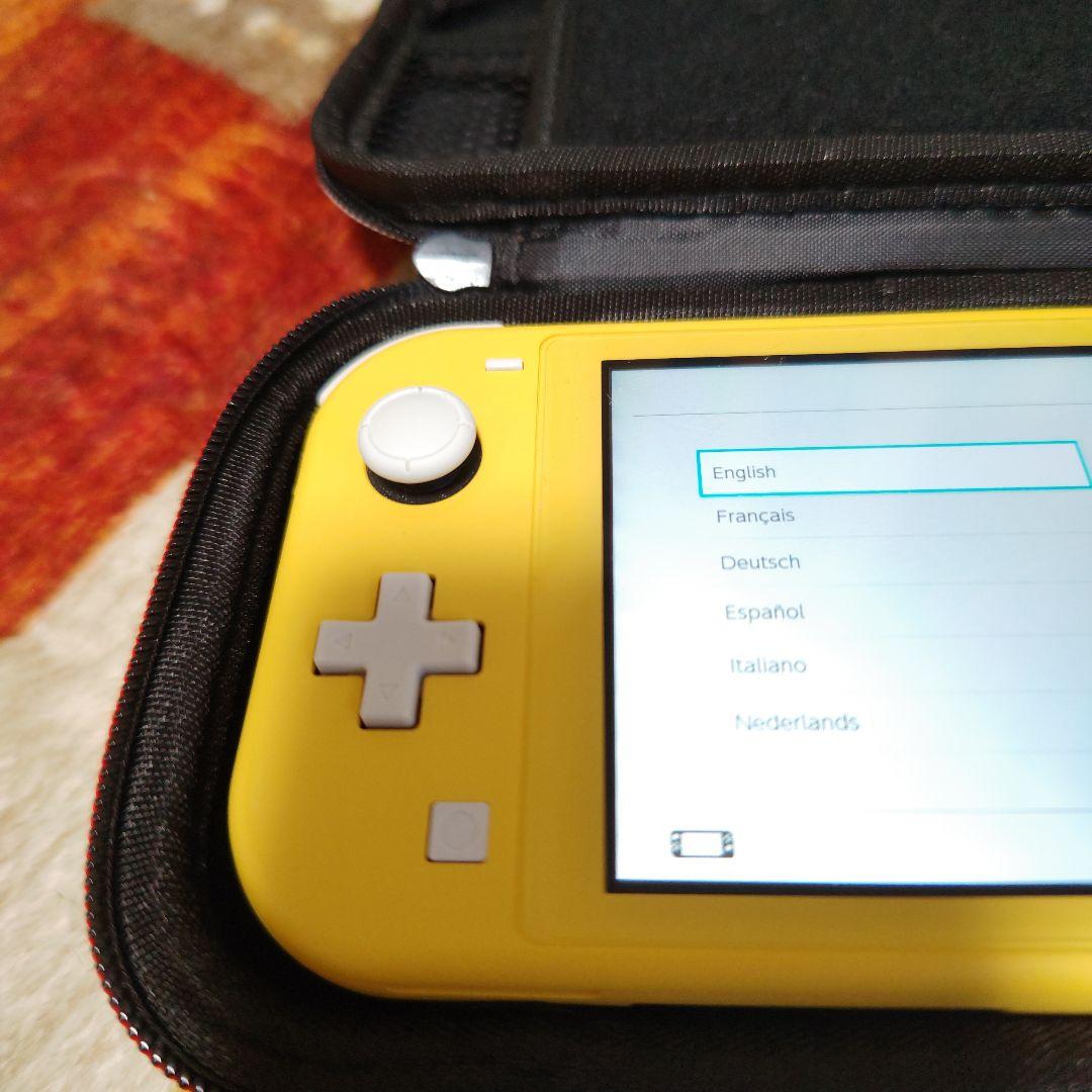 ニンテンドースイッチLIGHT　イエロー　ハードケース付き