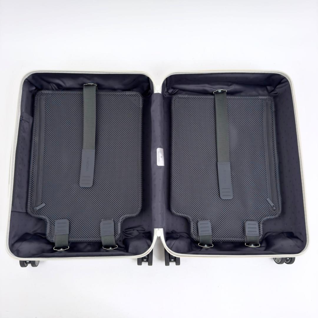 美品 リモワ エッセンシャルキャビン 36L 4輪 TSAロック 機内持込み 白