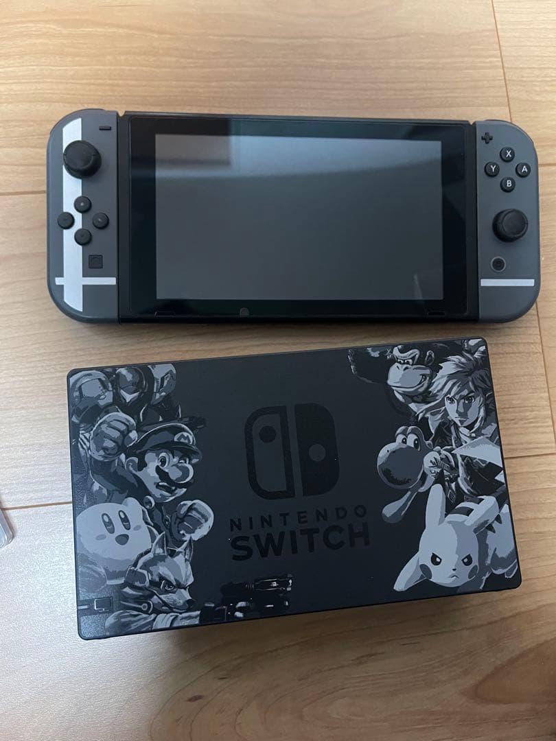 Nintendo Switch 本体とカセット