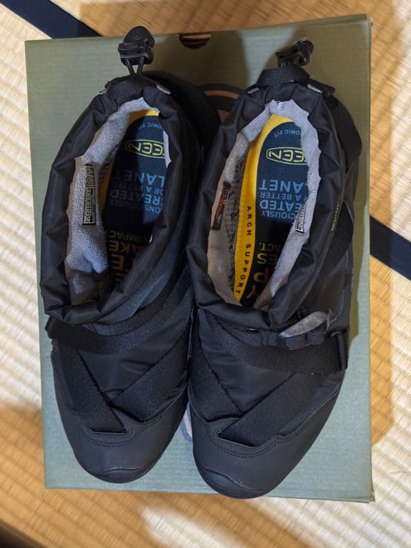 靴 US9.5 HOODZERRA WP KEEN BLACK/BLACK KEEN