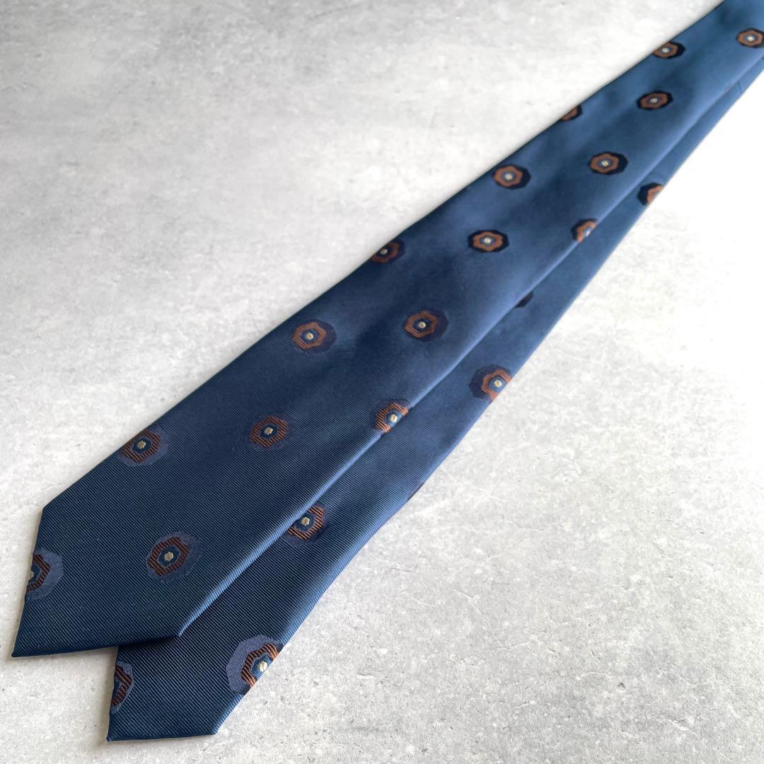 25年新作Holiday&Brownホリデー&ブラウン　幾何学柄ネクタイ