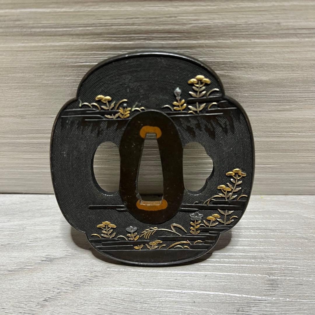 ト*僧様 骨董品　日本刀　鍔　絵柄いり