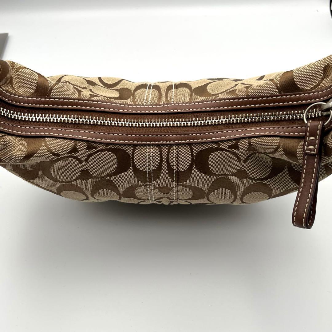 美品✨ コーチ スモールホーボー シグネチャー ワンショルダーバッグ ベージュ