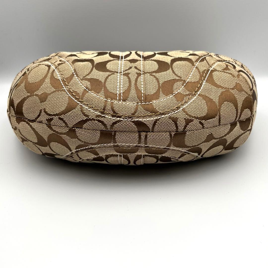 美品✨ コーチ スモールホーボー シグネチャー ワンショルダーバッグ ベージュ