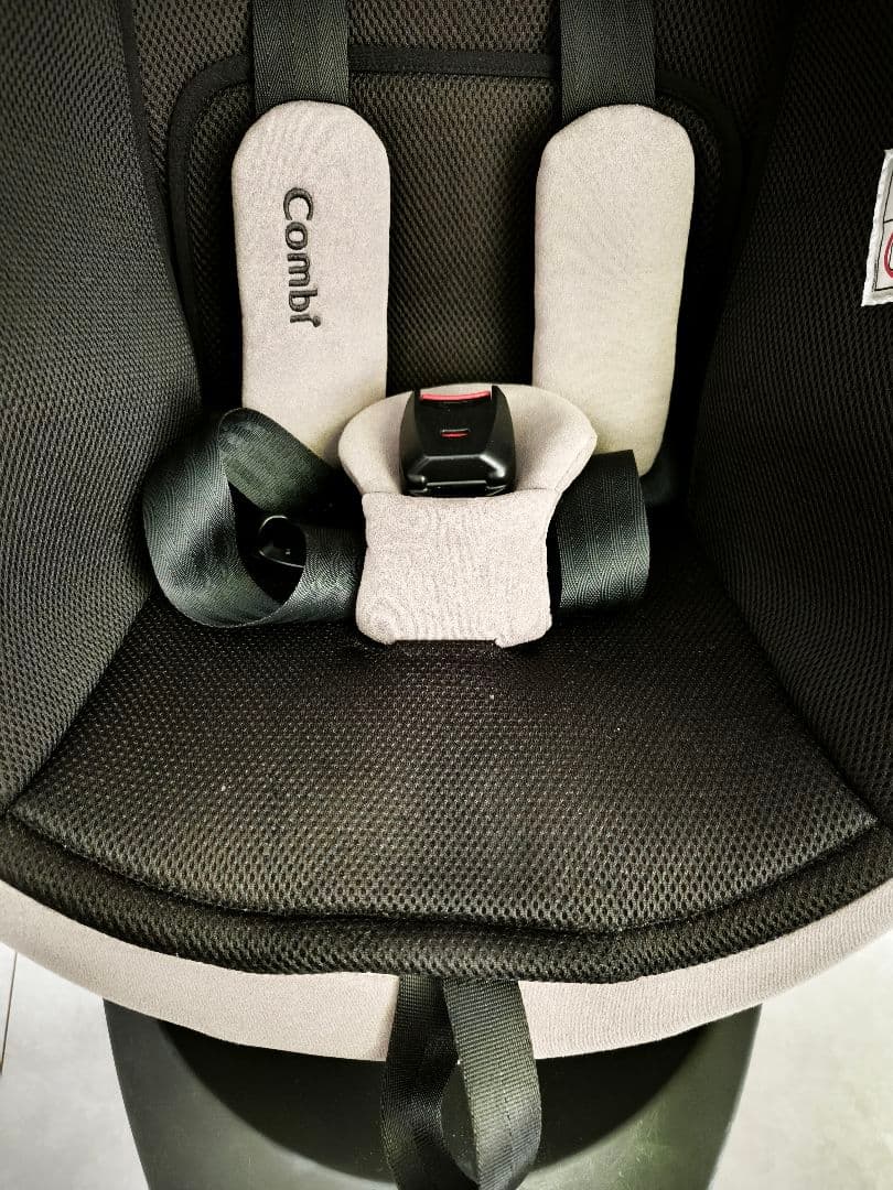 美品 Combi コンビ THE S plus ISOFIX ZC-750
