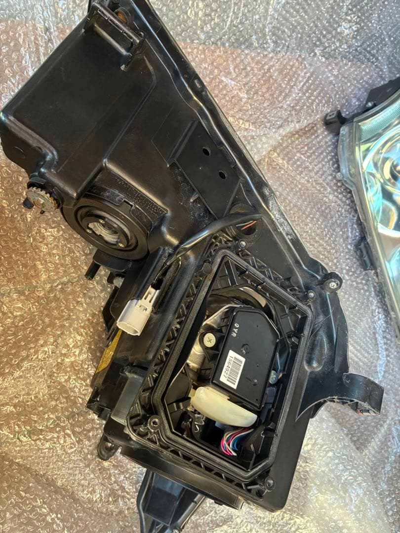 トヨタ純正 30系ハリアー純正HIDヘッドライト AFS付き左右セット