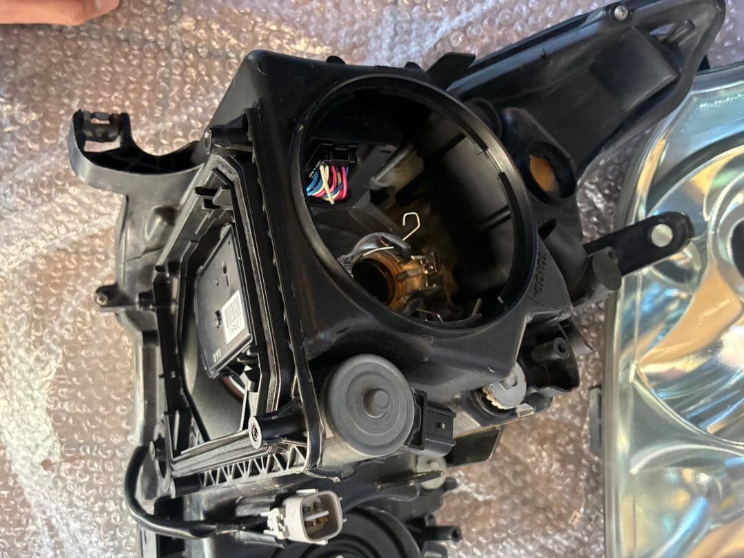 トヨタ純正 30系ハリアー純正HIDヘッドライト AFS付き左右セット