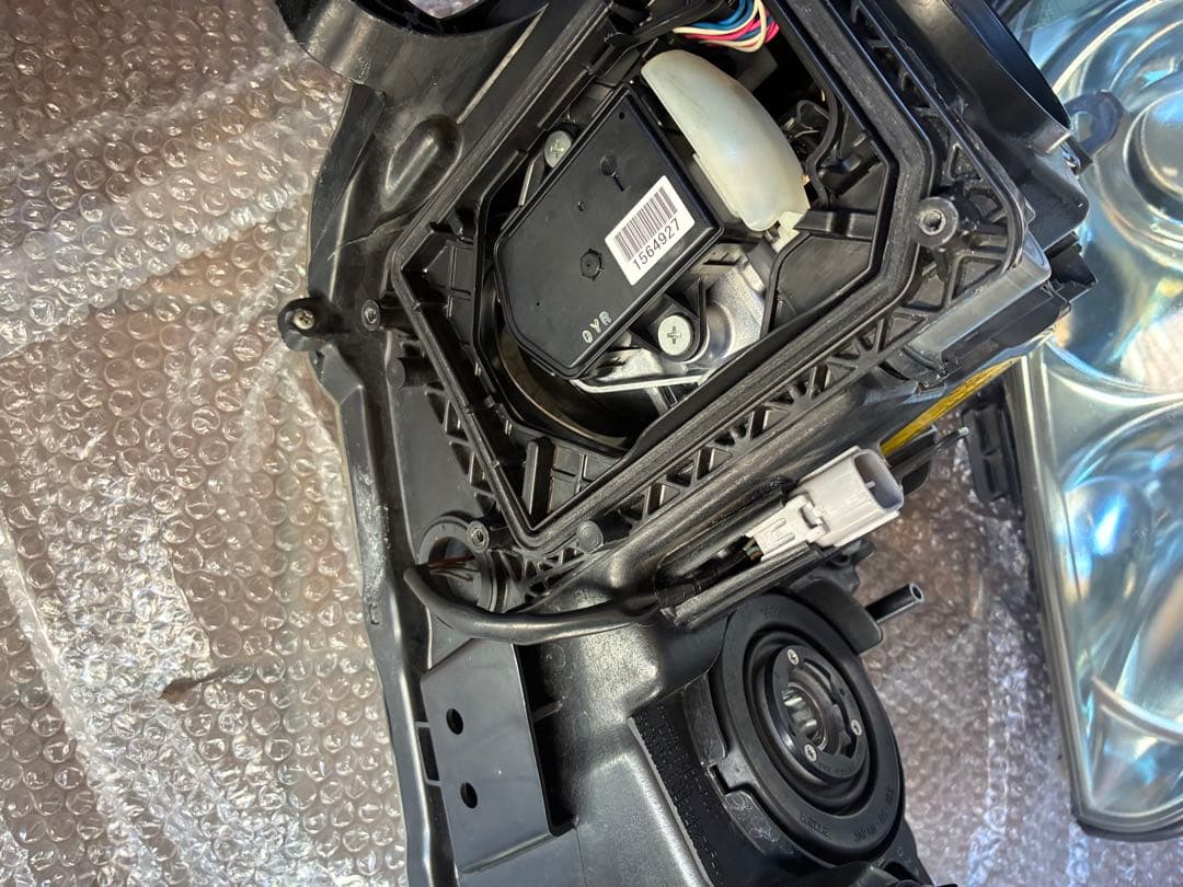 トヨタ純正 30系ハリアー純正HIDヘッドライト AFS付き左右セット