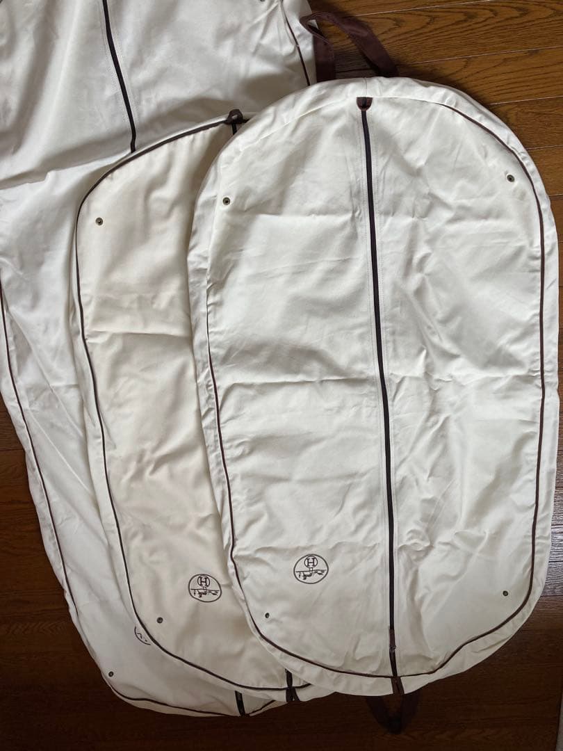 エルメス　ガーメント　ハンガー1 コート用1枚　ジャケット2枚