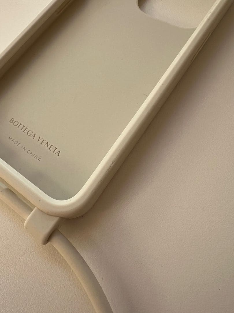 美品 Bottega Veneta シリコンiphoneケース/13pro 白