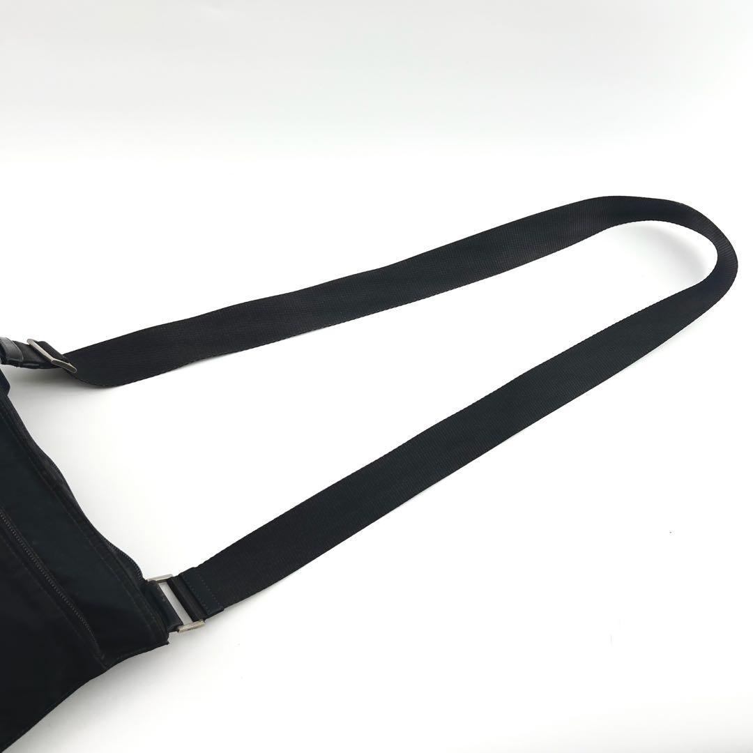 PRADA　黒　三角ロゴ　ナイロン　斜め掛け　ショルダーバッグ　サコッシュ