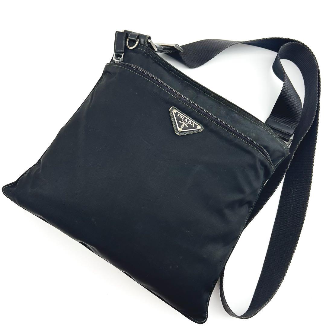 PRADA　黒　三角ロゴ　ナイロン　斜め掛け　ショルダーバッグ　サコッシュ