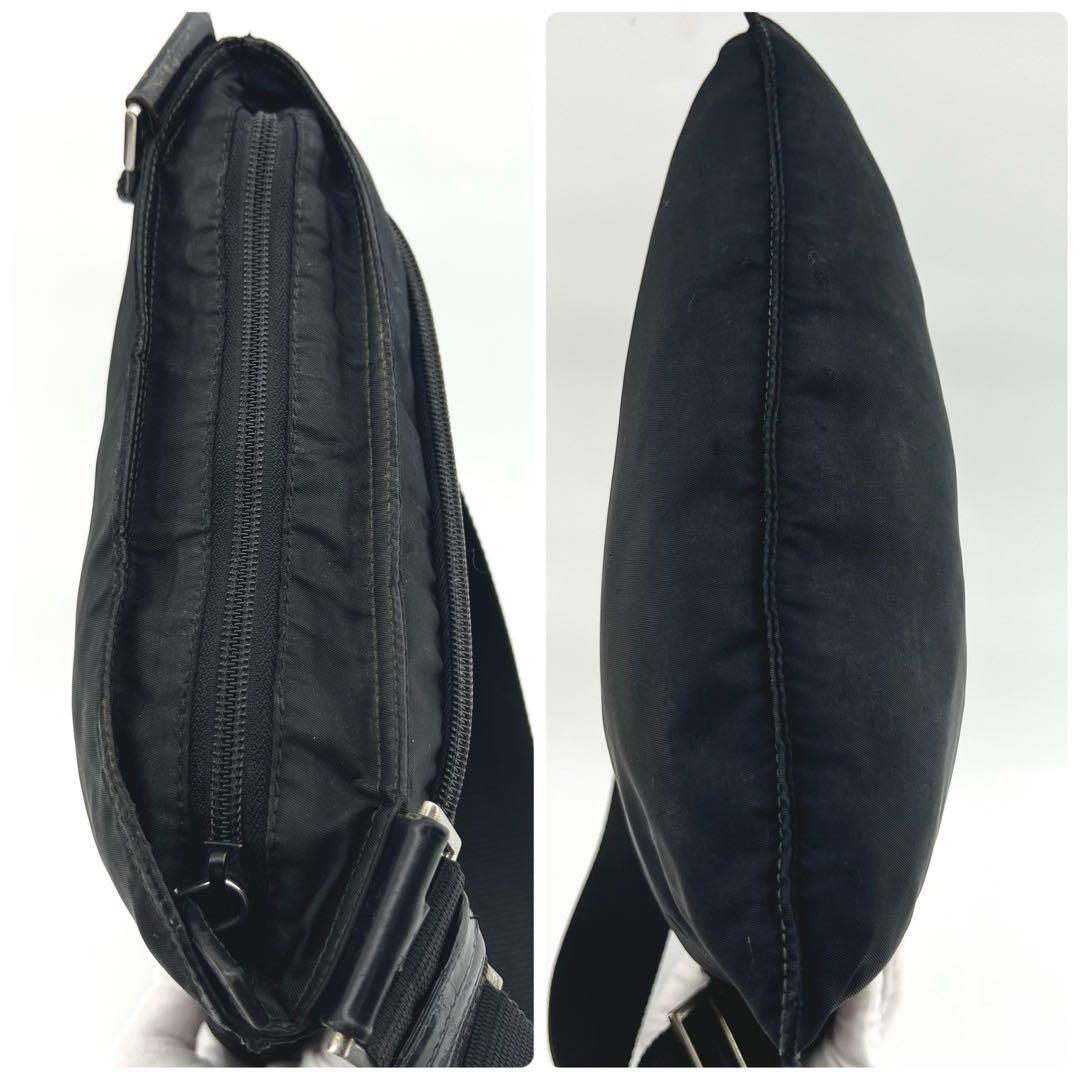PRADA　黒　三角ロゴ　ナイロン　斜め掛け　ショルダーバッグ　サコッシュ