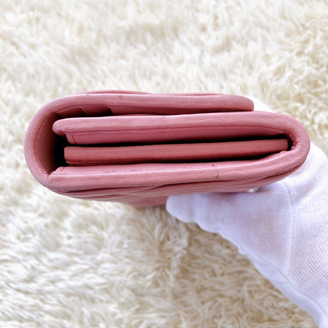 良品✨ミュウミュウ 長財布 マテラッセ マトラッセ 金ロゴ ピンク系 フラップ
