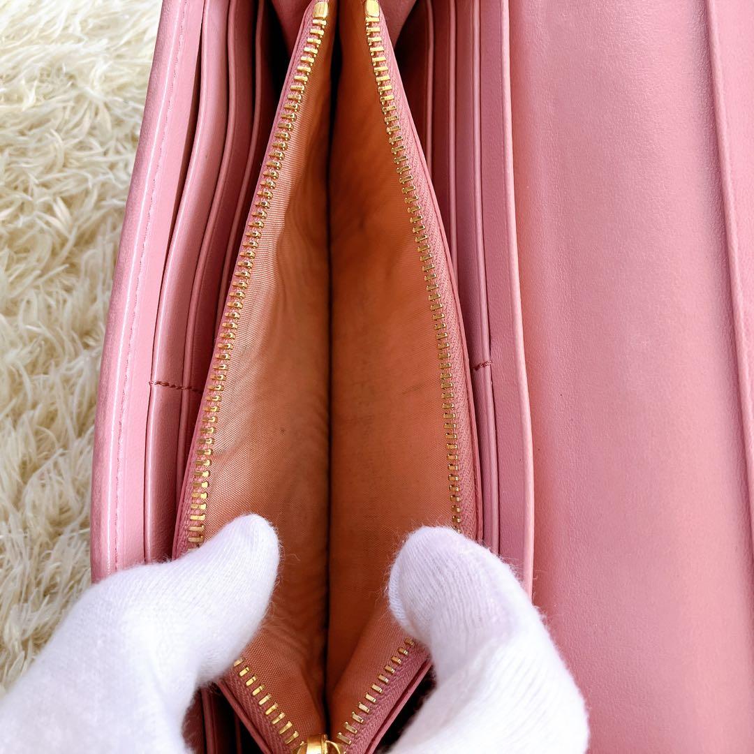 良品✨ミュウミュウ 長財布 マテラッセ マトラッセ 金ロゴ ピンク系 フラップ