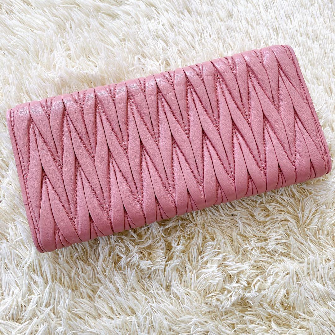 良品✨ミュウミュウ 長財布 マテラッセ マトラッセ 金ロゴ ピンク系 フラップ