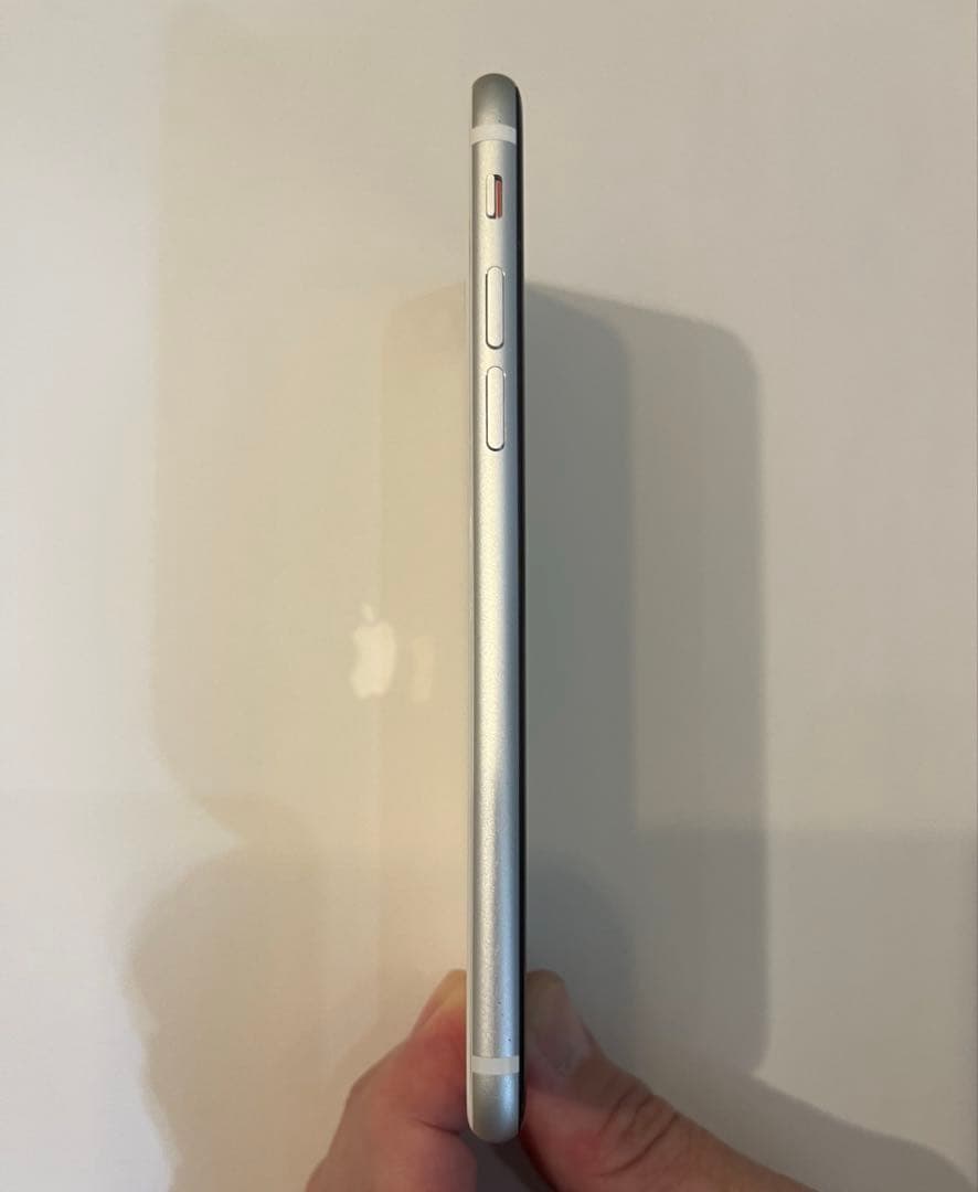 【美品】Apple iPhone SE (第2世代) 128 ホワイト