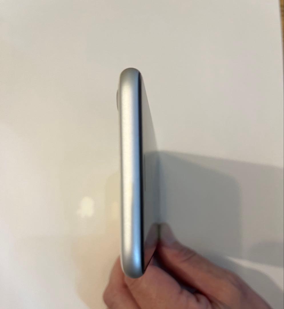 【美品】Apple iPhone SE (第2世代) 128 ホワイト