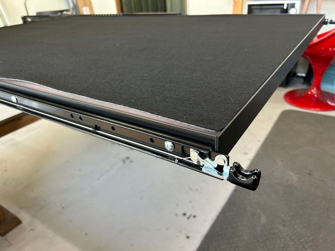 ハイエーススライドフロア150cm 黒レール、黒フェルト、引手ポール