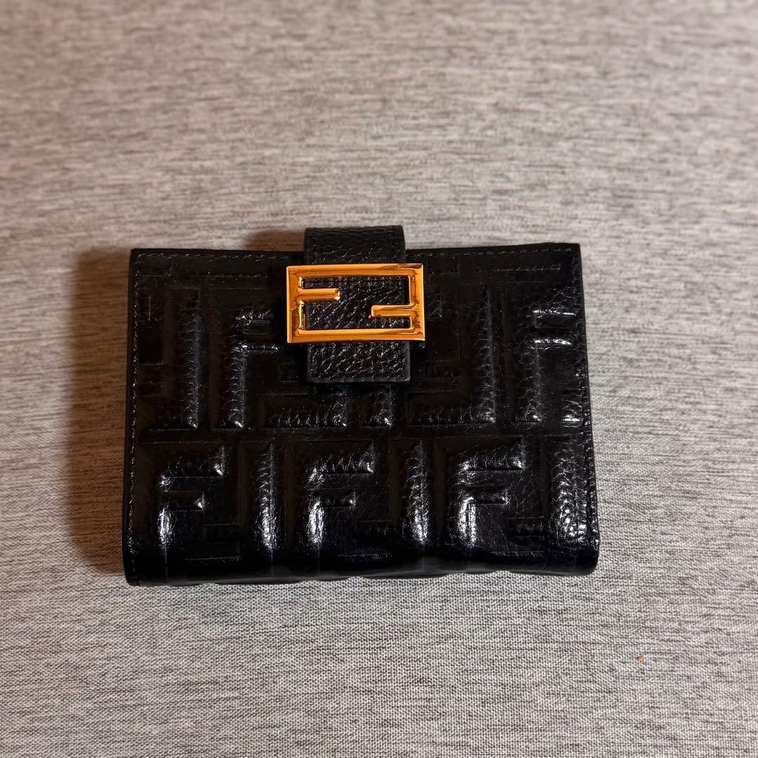 Fendi ブラックレザー 二つ折り財布