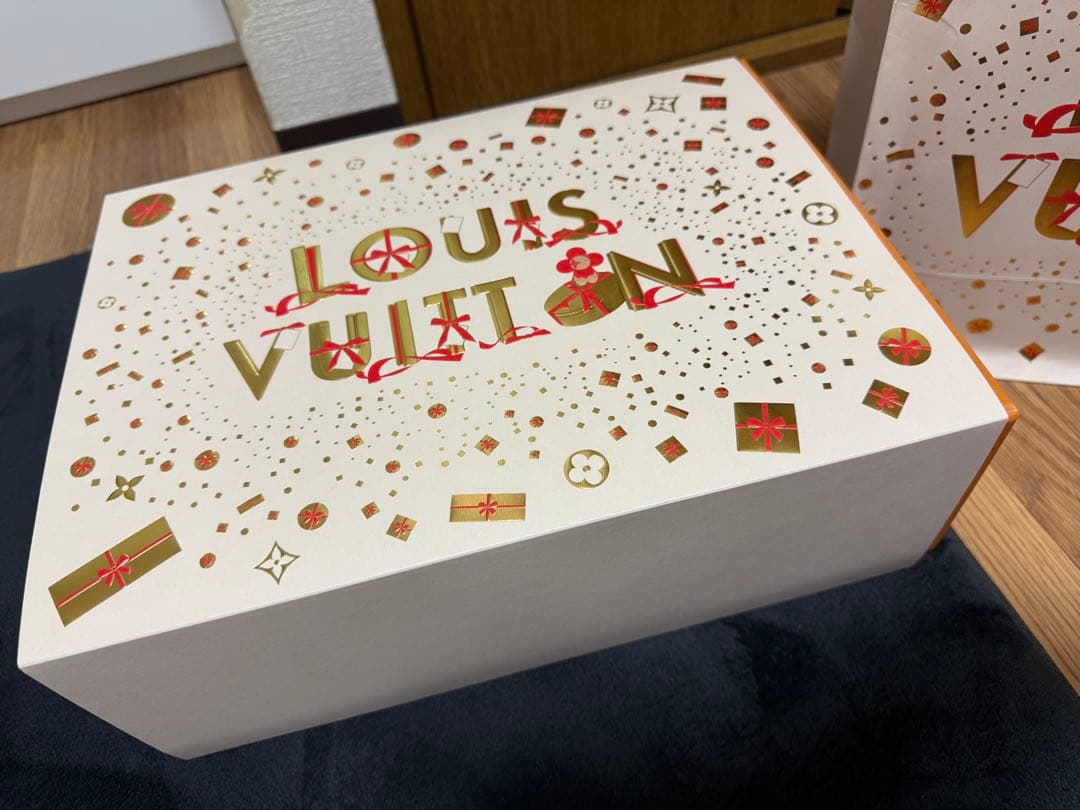 LOUIS VUITTON イエロー クッション