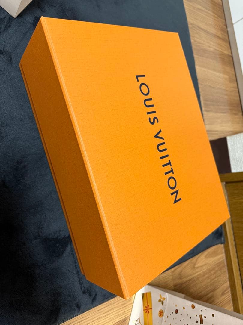 LOUIS VUITTON イエロー クッション