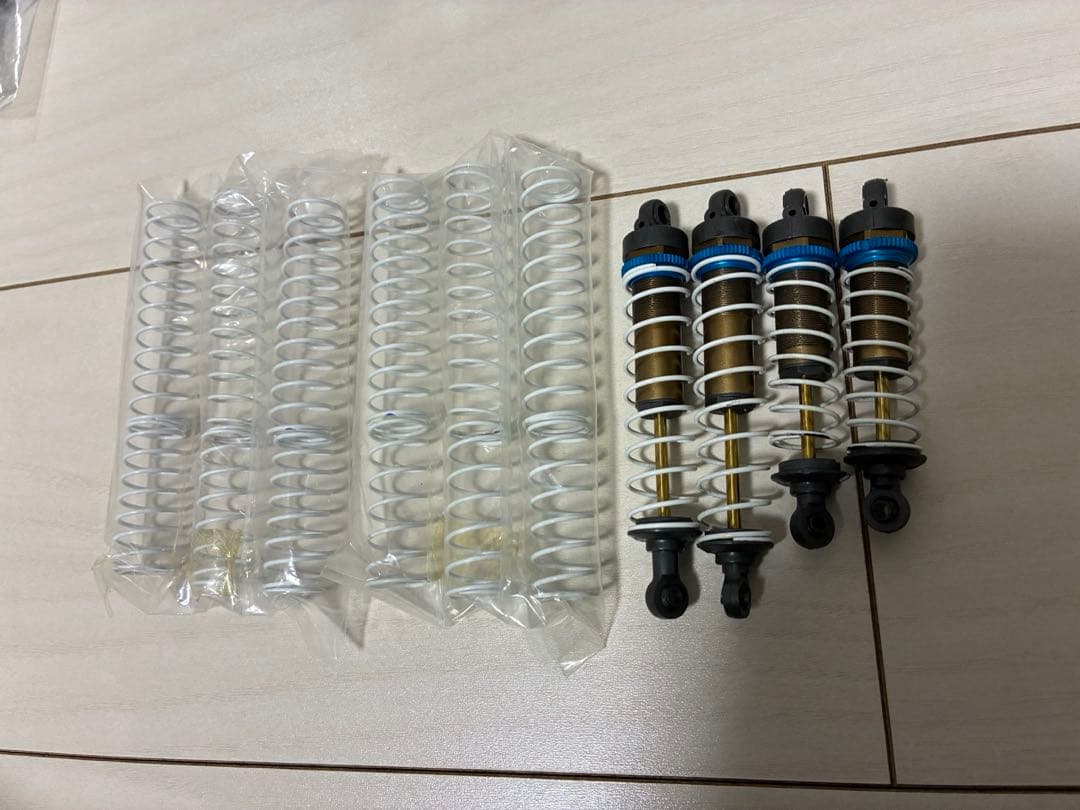 タミヤ　希少TRF201中古シャーシ、新品ボディセット