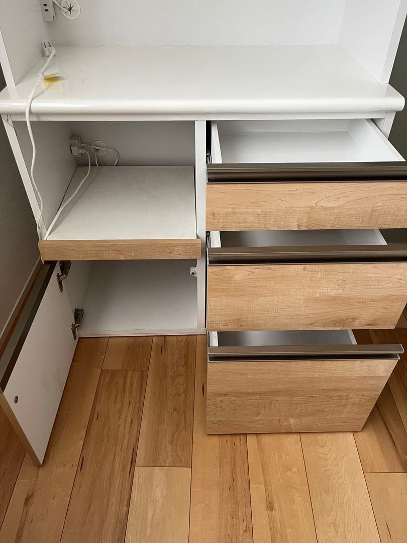 マナベインテリアハーツ　食器棚