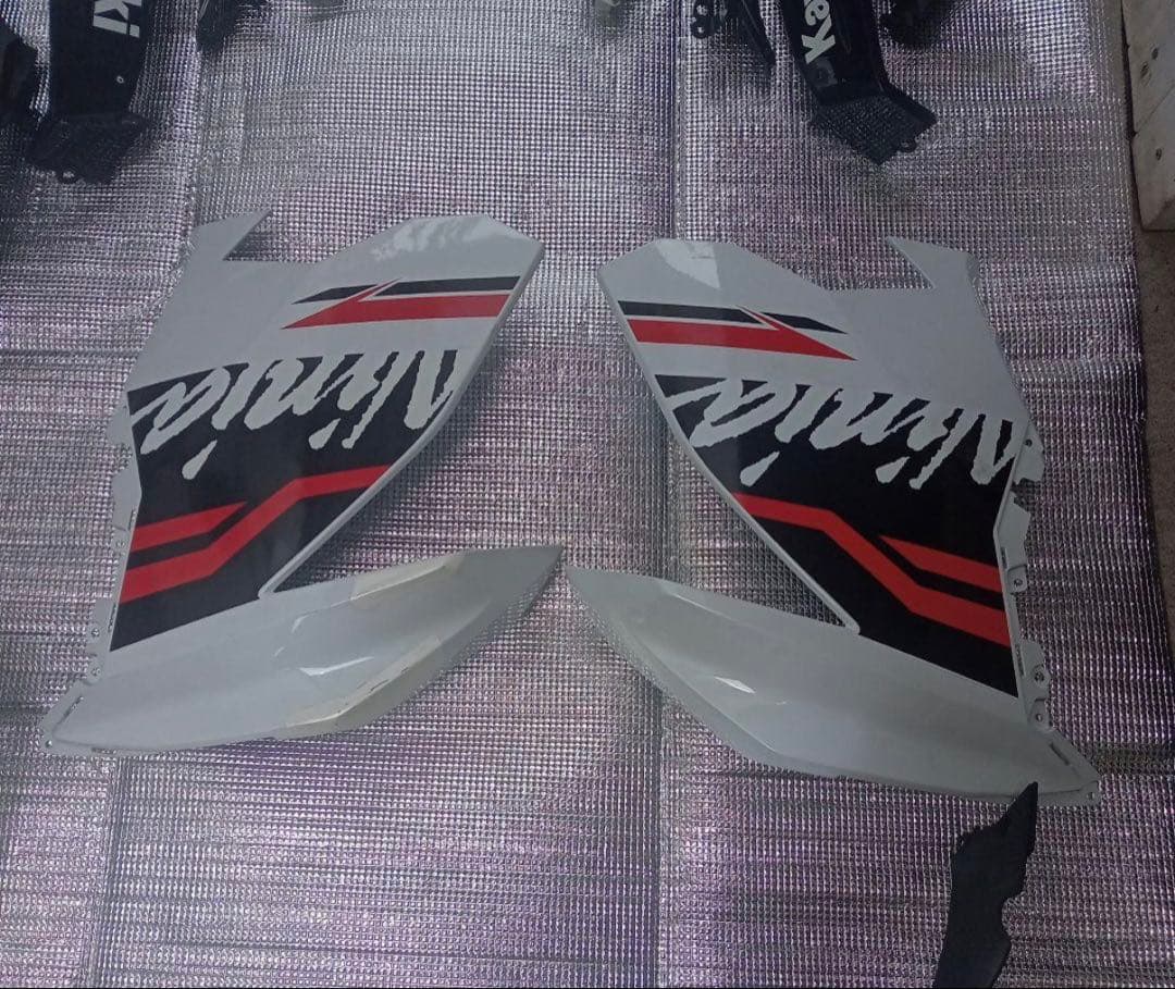 激安出品！NINJA 250 400 純正カウルセット