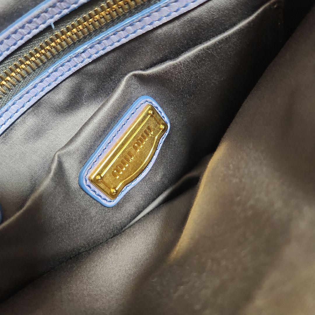 MIU MIU 薄青　レザー ショルダーバッグ