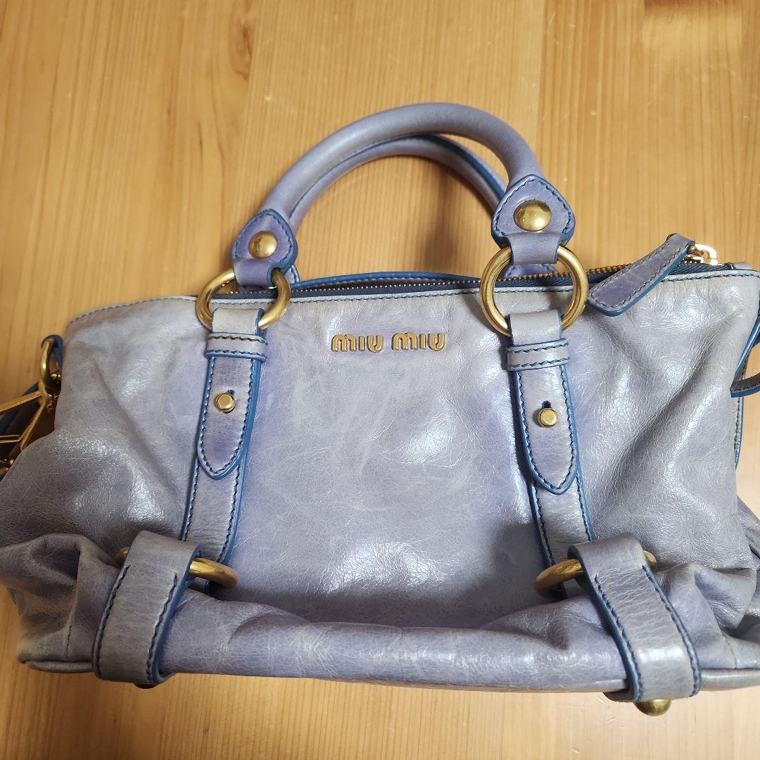 MIU MIU 薄青　レザー ショルダーバッグ
