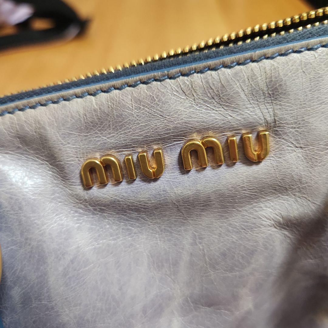 MIU MIU 薄青　レザー ショルダーバッグ
