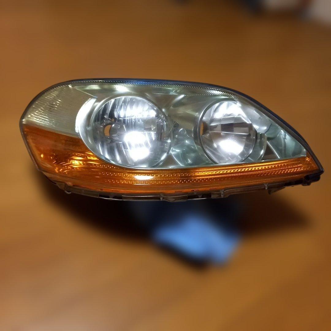 トヨタマーク２、GX110純正右側ヘッドライトユニット。コイト製品