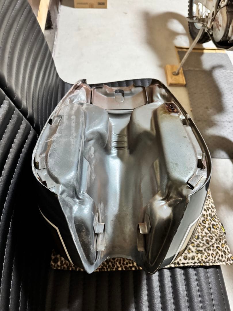 送料込　希少！当時物！CB750 K4 燃料タンク　旧車　グレー　ゴールド