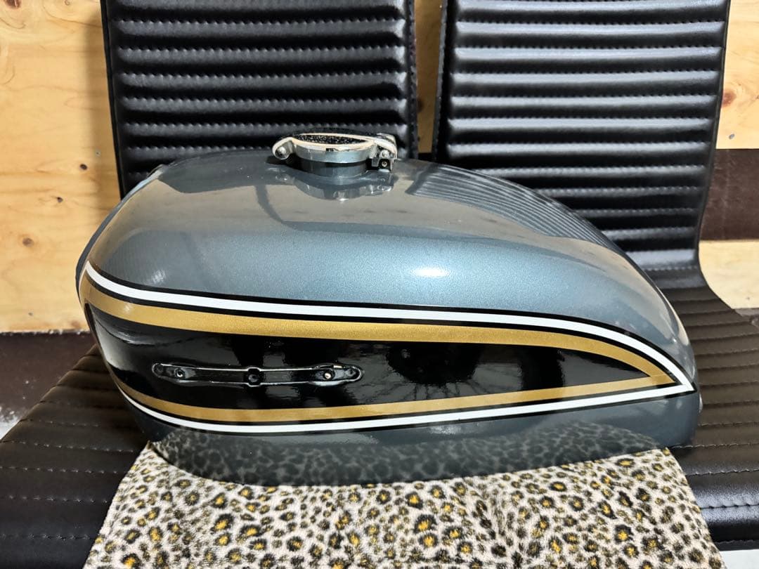 送料込　希少！当時物！CB750 K4 燃料タンク　旧車　グレー　ゴールド