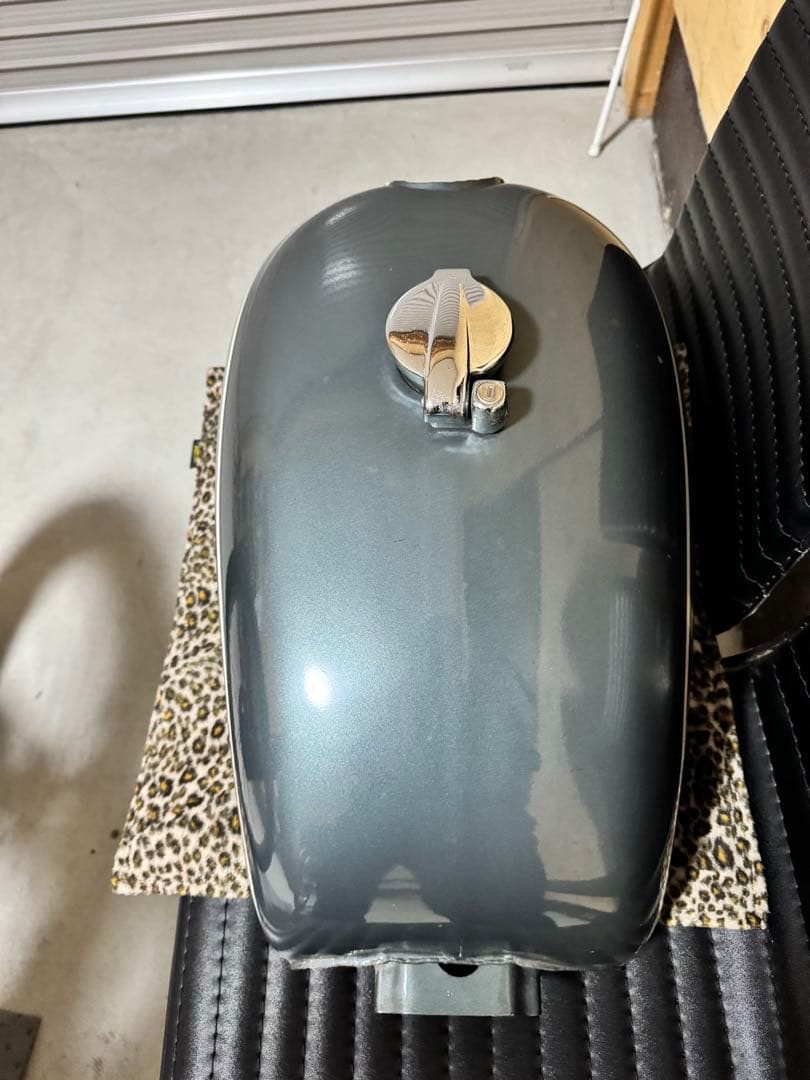 送料込　希少！当時物！CB750 K4 燃料タンク　旧車　グレー　ゴールド