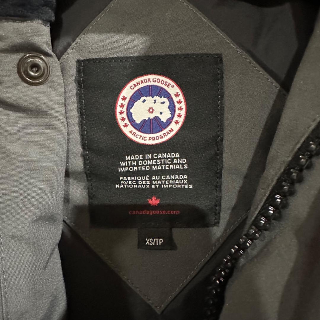 【美品】カナダグース　ダウンベスト　サイズS〜M　ネイビー　ジャケット　冬服