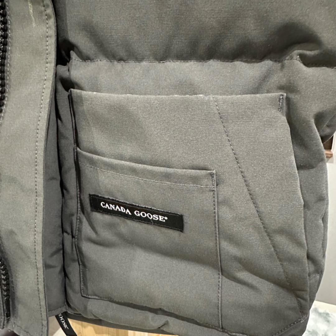 【美品】カナダグース　ダウンベスト　サイズS〜M　ネイビー　ジャケット　冬服