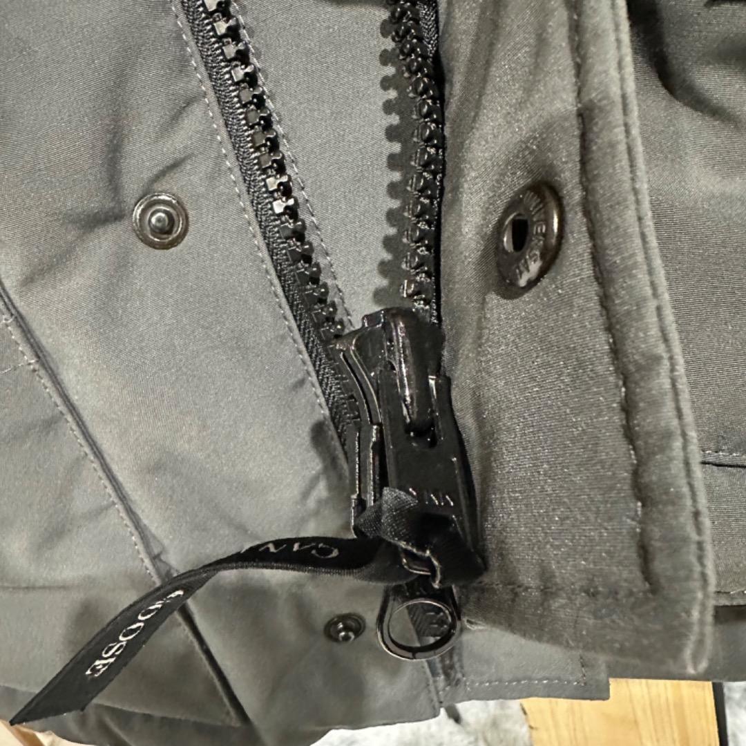 【美品】カナダグース　ダウンベスト　サイズS〜M　ネイビー　ジャケット　冬服