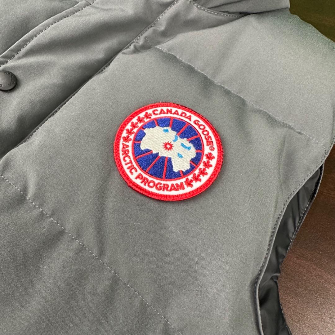 【美品】カナダグース　ダウンベスト　サイズS〜M　ネイビー　ジャケット　冬服