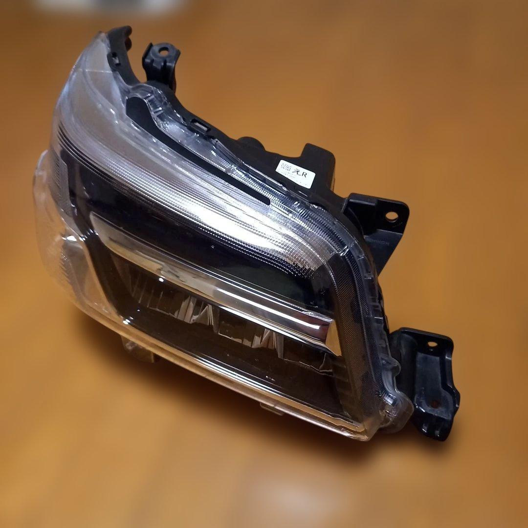 ダイハツアトレー純正右側ヘッドライトユニット
