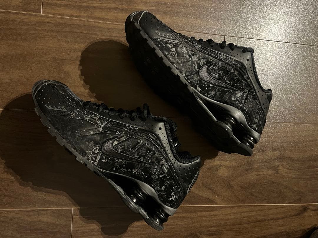 ナイキ　ショックス shox r4 ブラックフローラル ウィメンズ 23.5cm