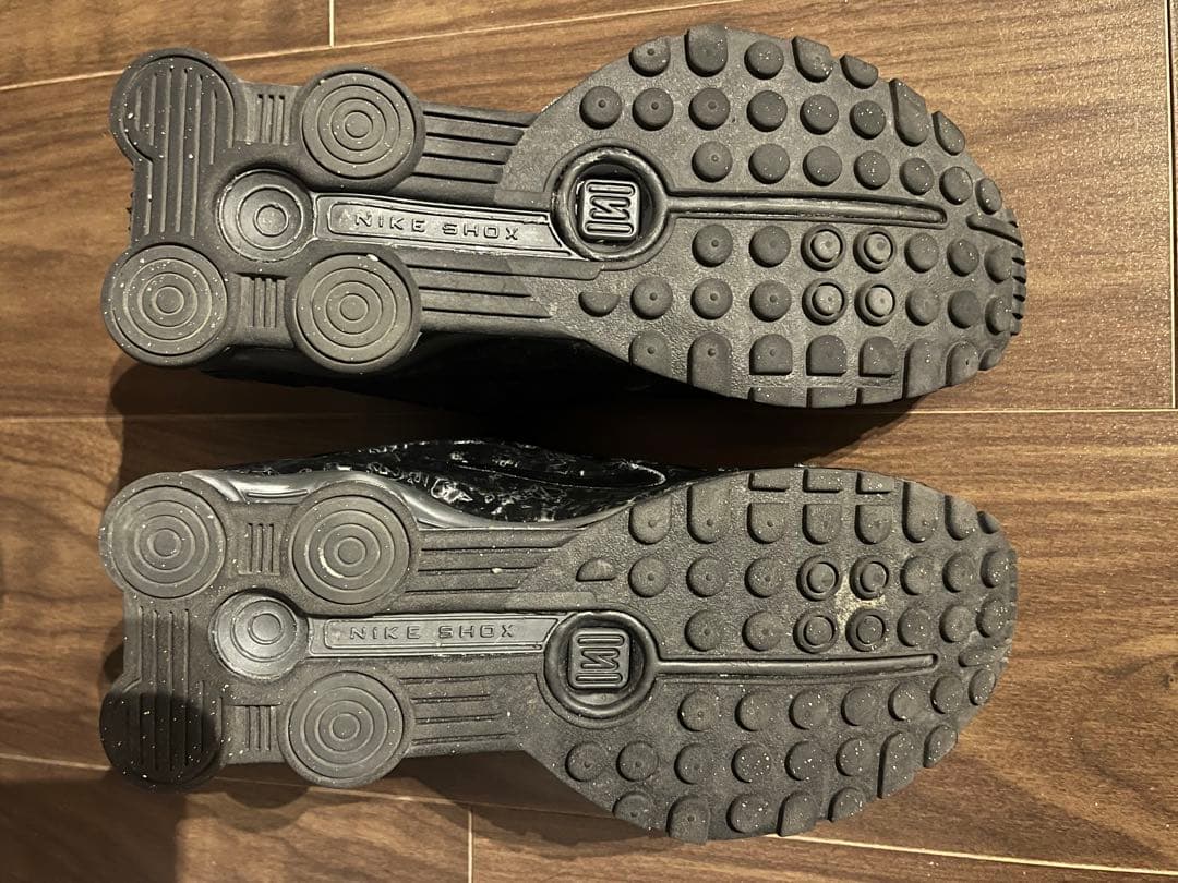 ナイキ　ショックス shox r4 ブラックフローラル ウィメンズ 23.5cm