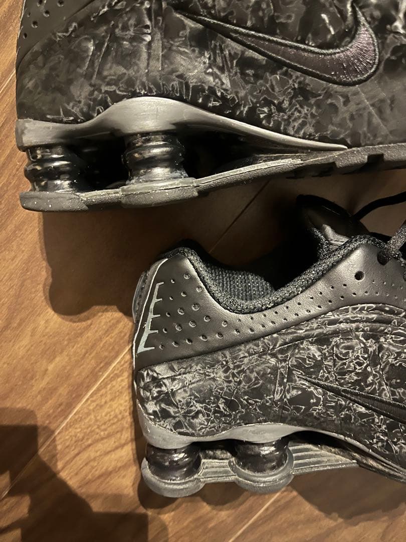 ナイキ　ショックス shox r4 ブラックフローラル ウィメンズ 23.5cm