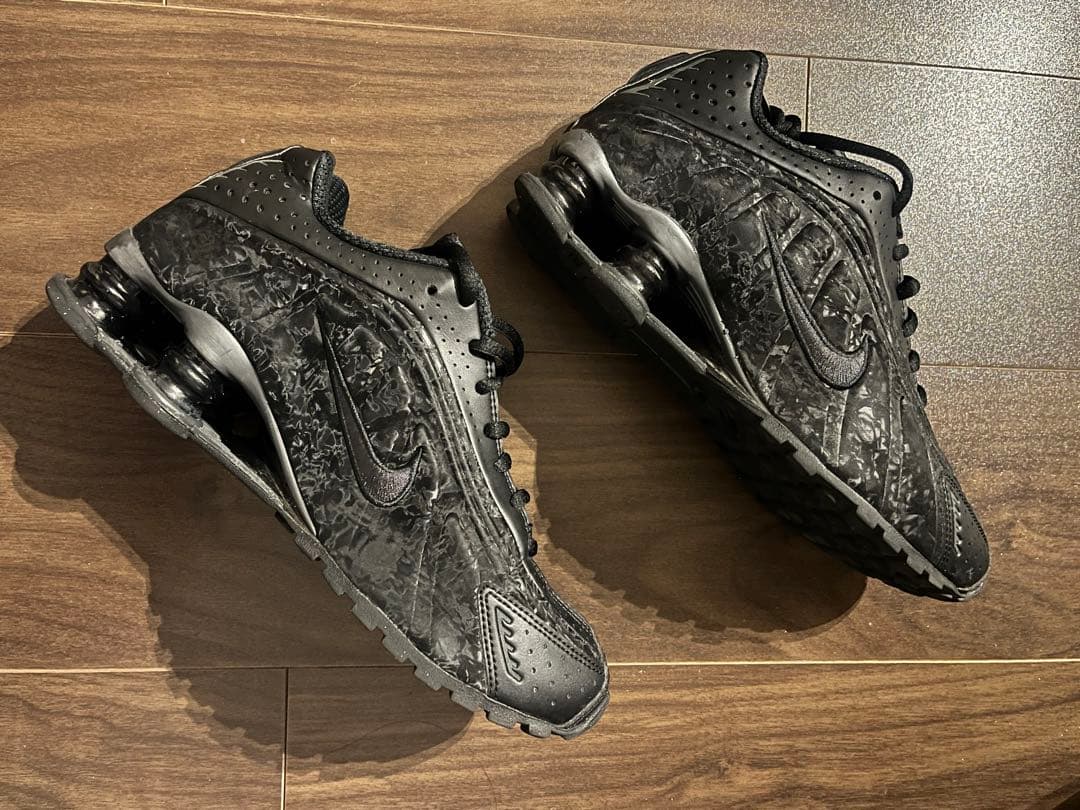 ナイキ　ショックス shox r4 ブラックフローラル ウィメンズ 23.5cm