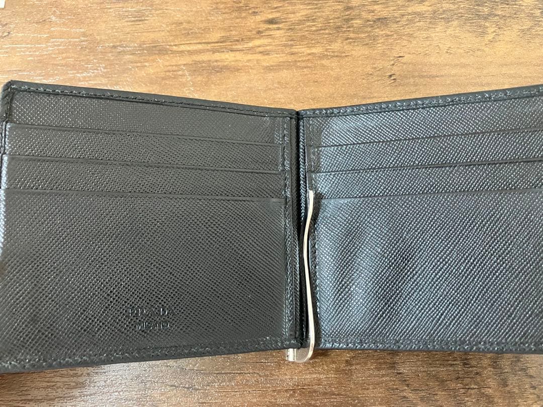 PRADA プラダ マネークリップ 二つ折り財布 黒ブラック