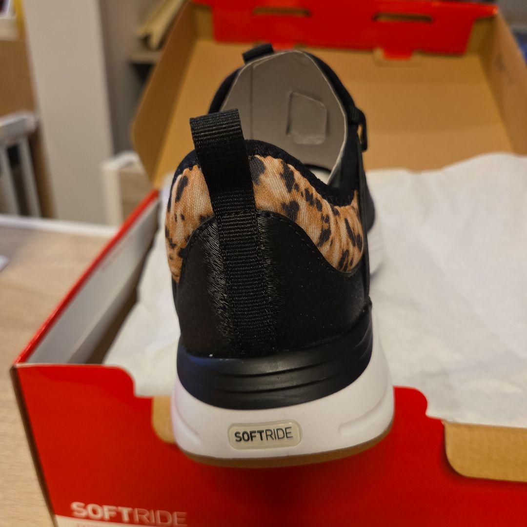 m*c様 Puma SoftRide ブラック/レオパード