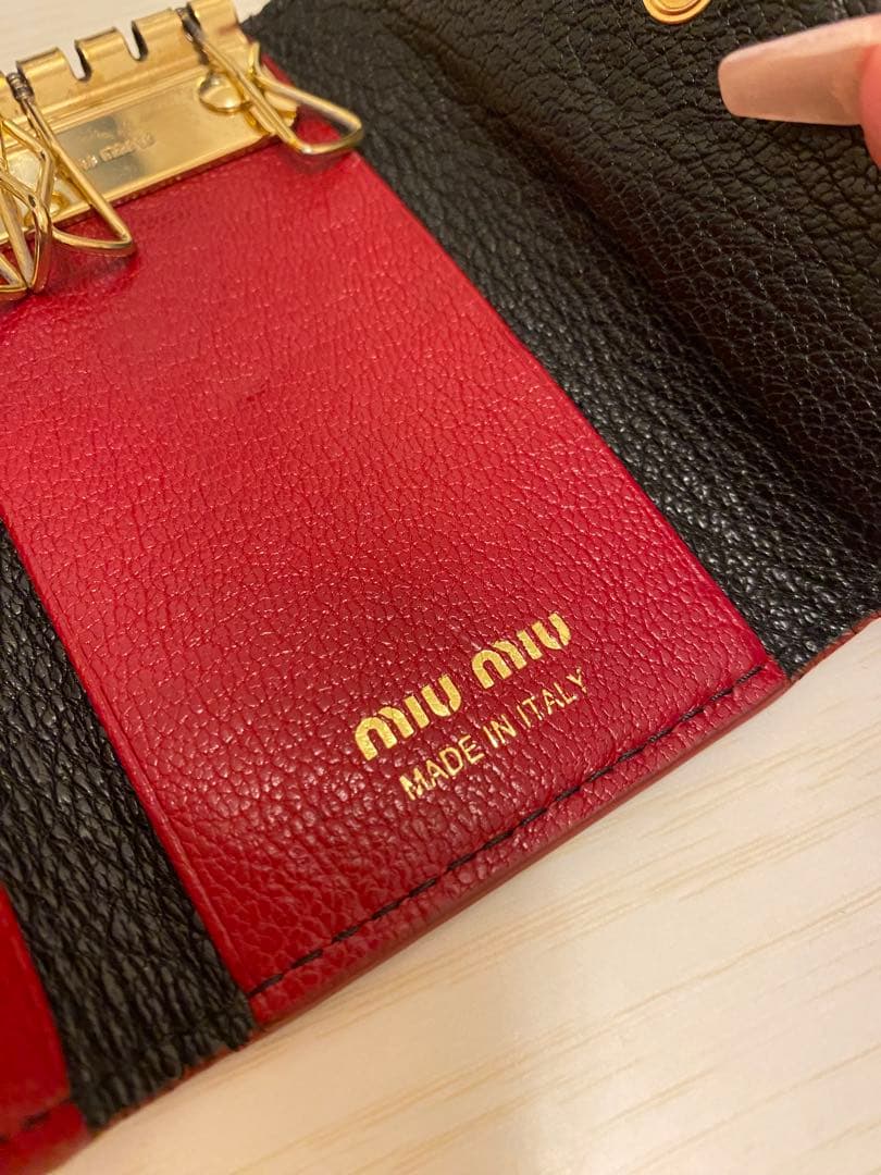 MIU MIU レザーキーケース
