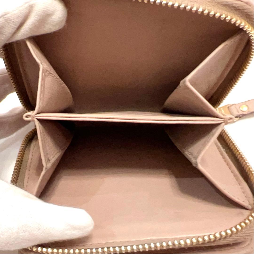 ミュウミュウ 折り財布 マテラッセ 革 ラウンドファスナー ピンクベージュ 金具