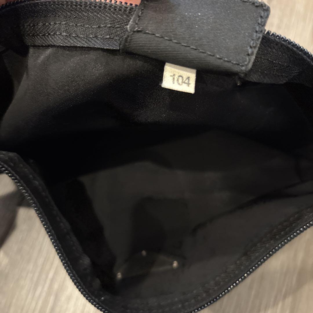 PRADA ブラック　クラッチバッグ　ポーチ　黒